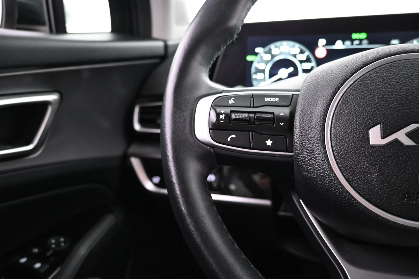 Car Image - 7e2NYlwGKkPMkpFIGonr0d