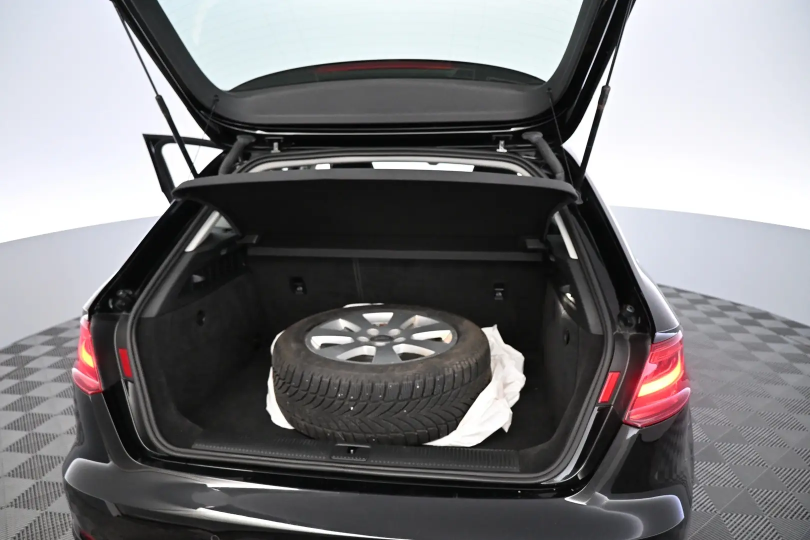 Car Image - 64L6SW3EqkNq2VerSv4jRm