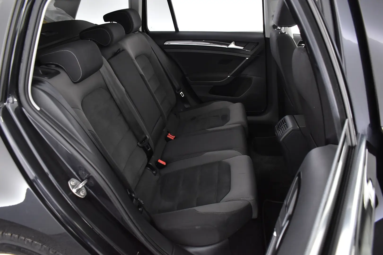 Car Image - 4pKDQY09NPbQc0pFYPlaVL