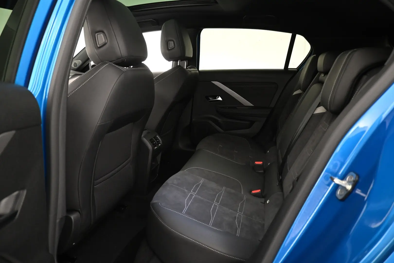 Car Image - 1oToeZyLjUUd4loOWztlb8
