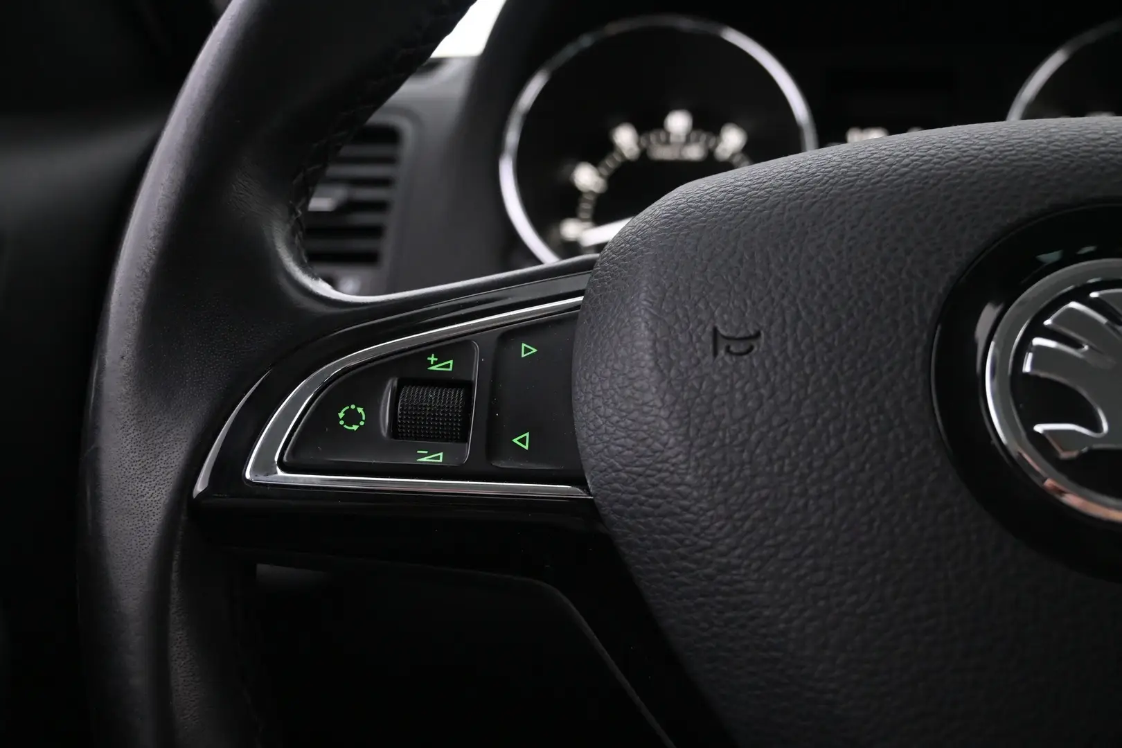 Car Image - 4kZSAhWKROUn5d8N0IbyMp