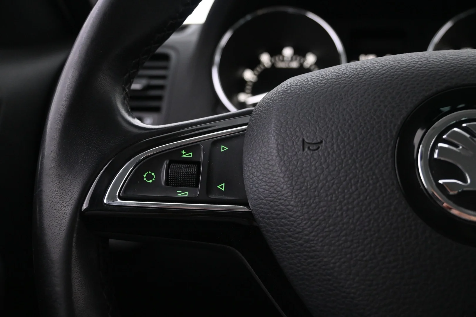 Car Image - 4kZSAhWKROUn5d8N0IbyMp