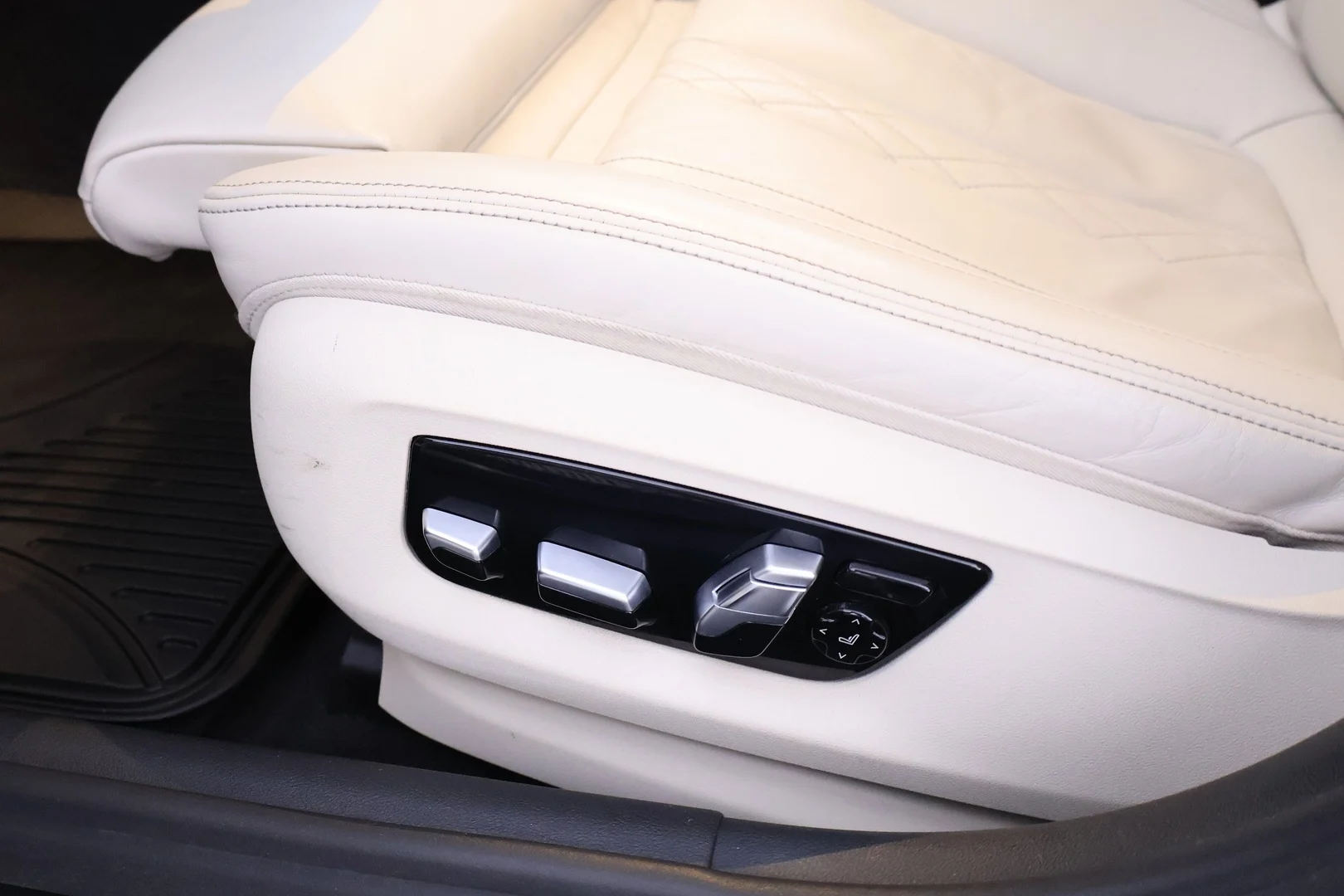 Car Image - 4cSpdwBMsSrD2aNW0OgfhF