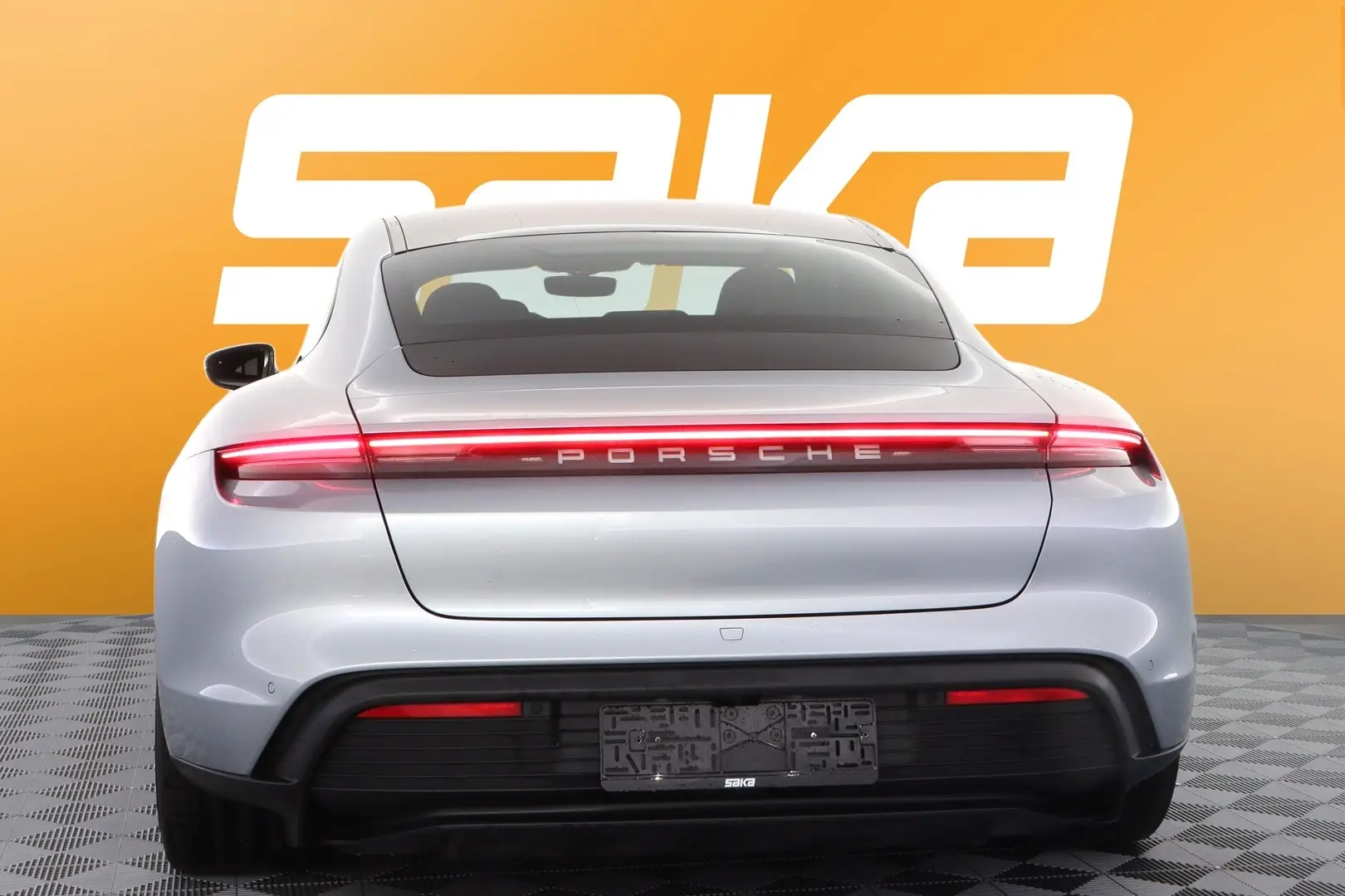 Car Image - 7E8xzHKbJWzuPzlSNqn8ad