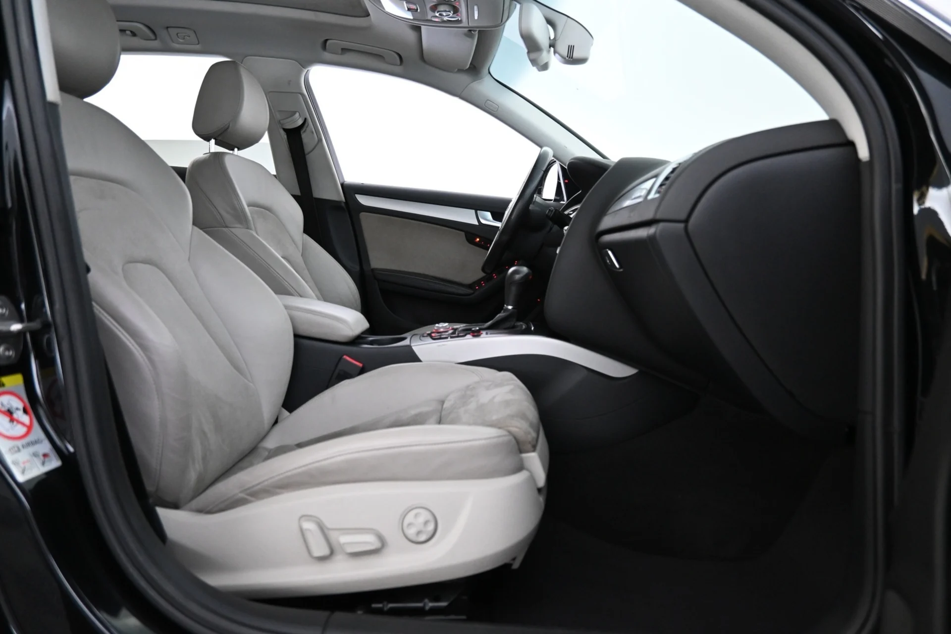 Car Image - zkEB4FGRwrl4XafVvgYa5