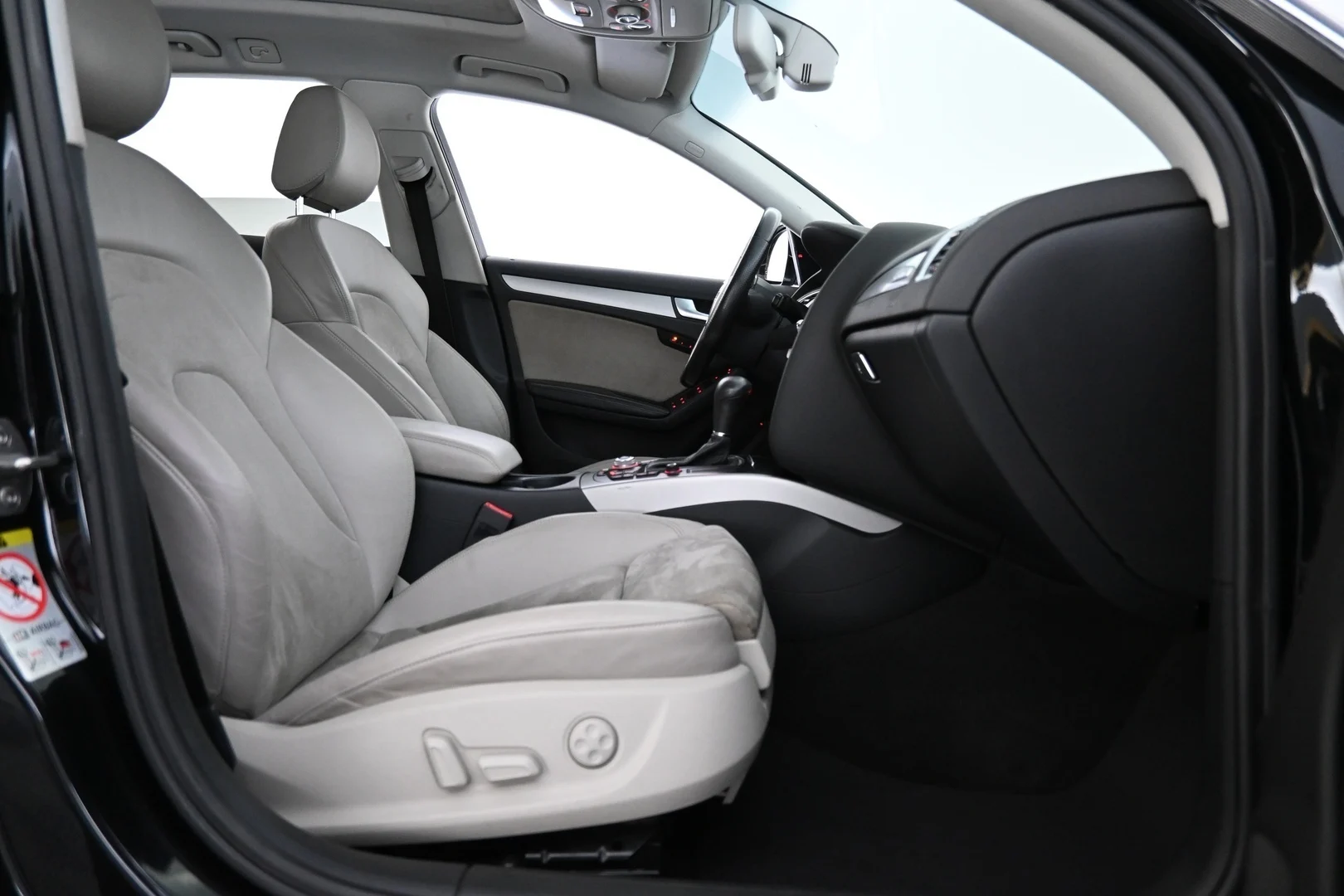 Car Image - zkEB4FGRwrl4XafVvgYa5