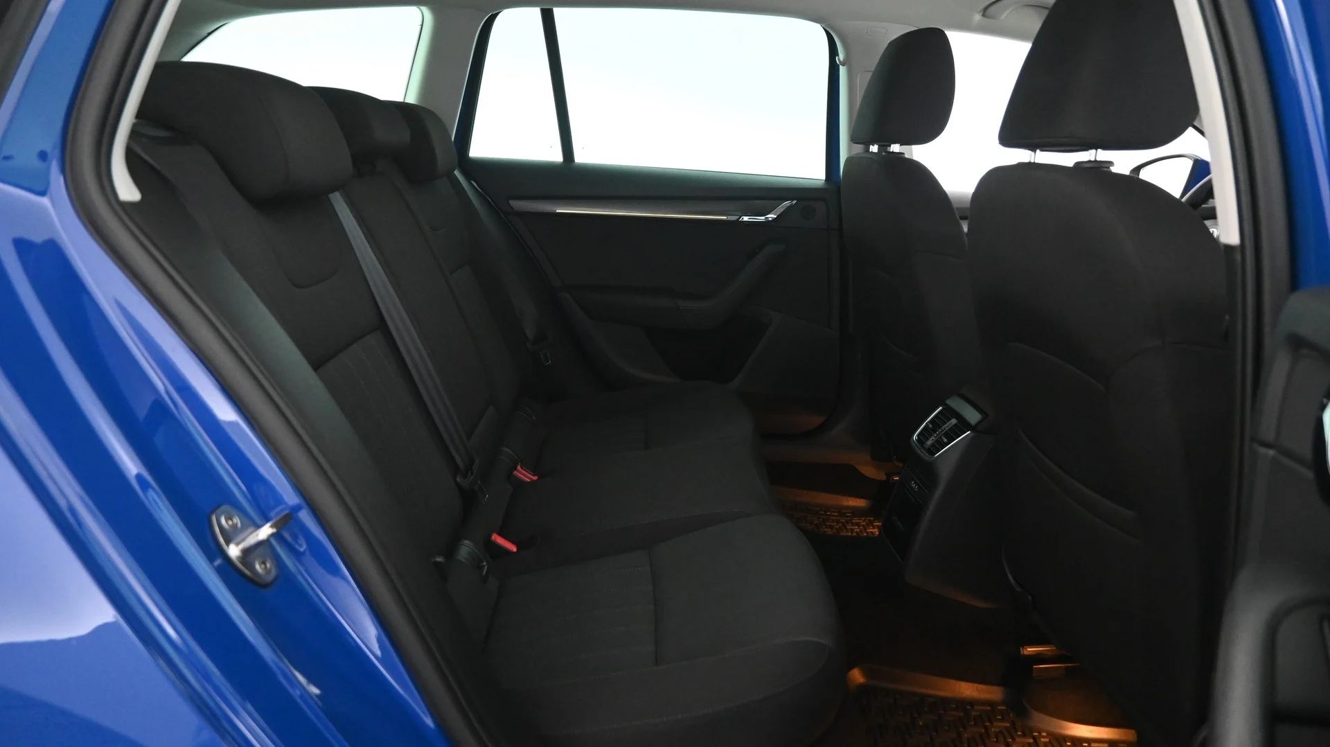 Car Image - 49PHEQyrW5orL3YQSCcl1v