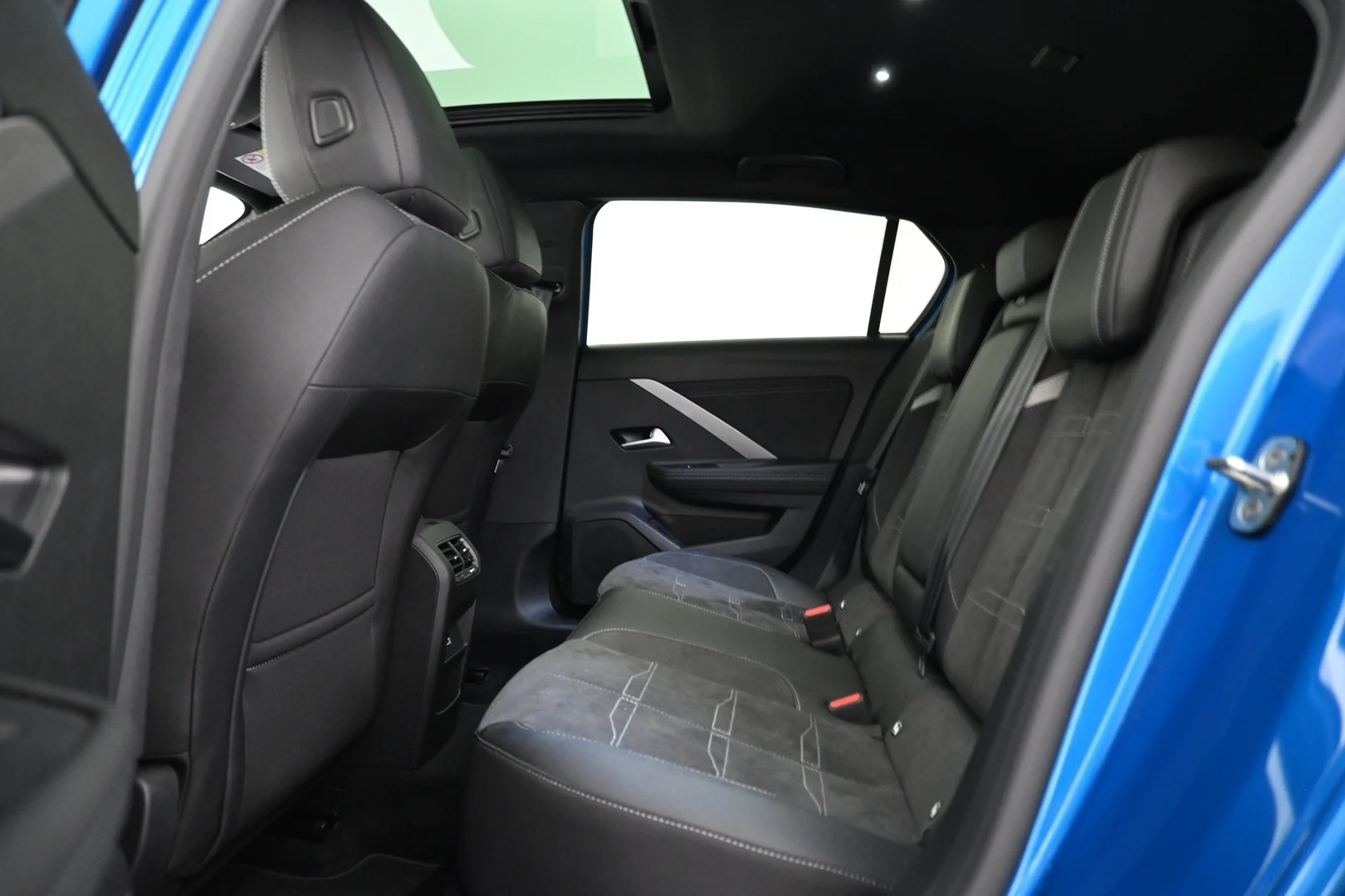 Car Image - 1zdnYLPUmmDFWTTuWTjMMg