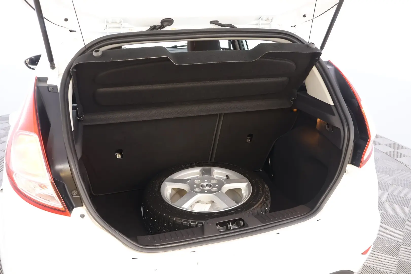 Car Image - 3wqLp2BYhbrWhGx2BDqWYQ