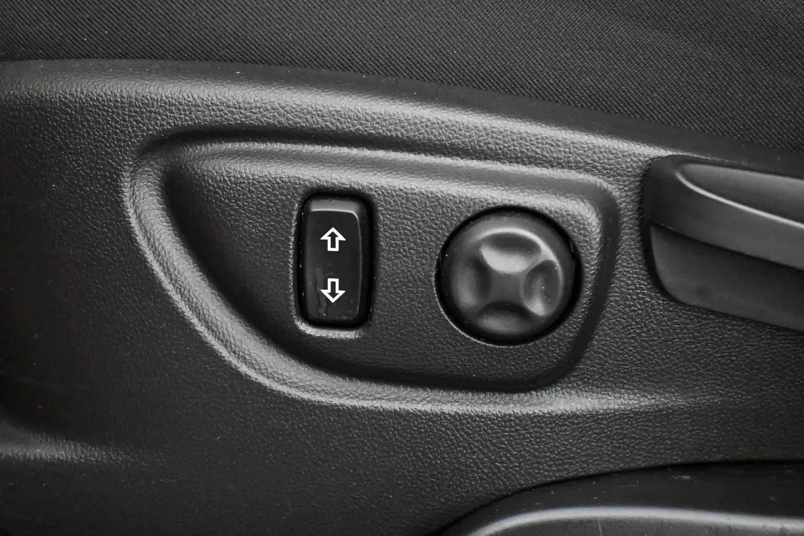 Car Image - 5cGMc152mDRSfGwpH5drmc