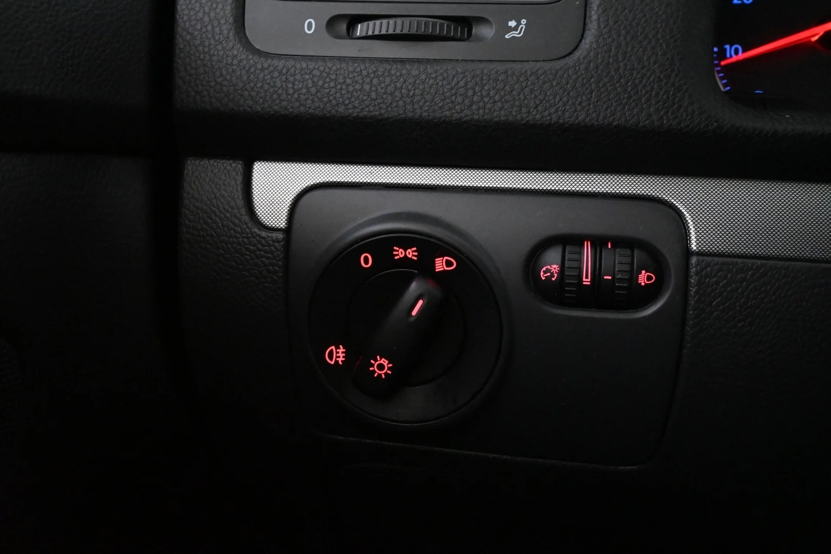 Car Image - 1NiIVaraT8eMsbV7UgXMRC