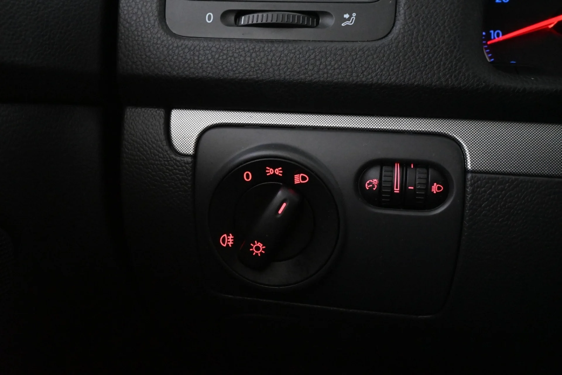 Car Image - 1NiIVaraT8eMsbV7UgXMRC