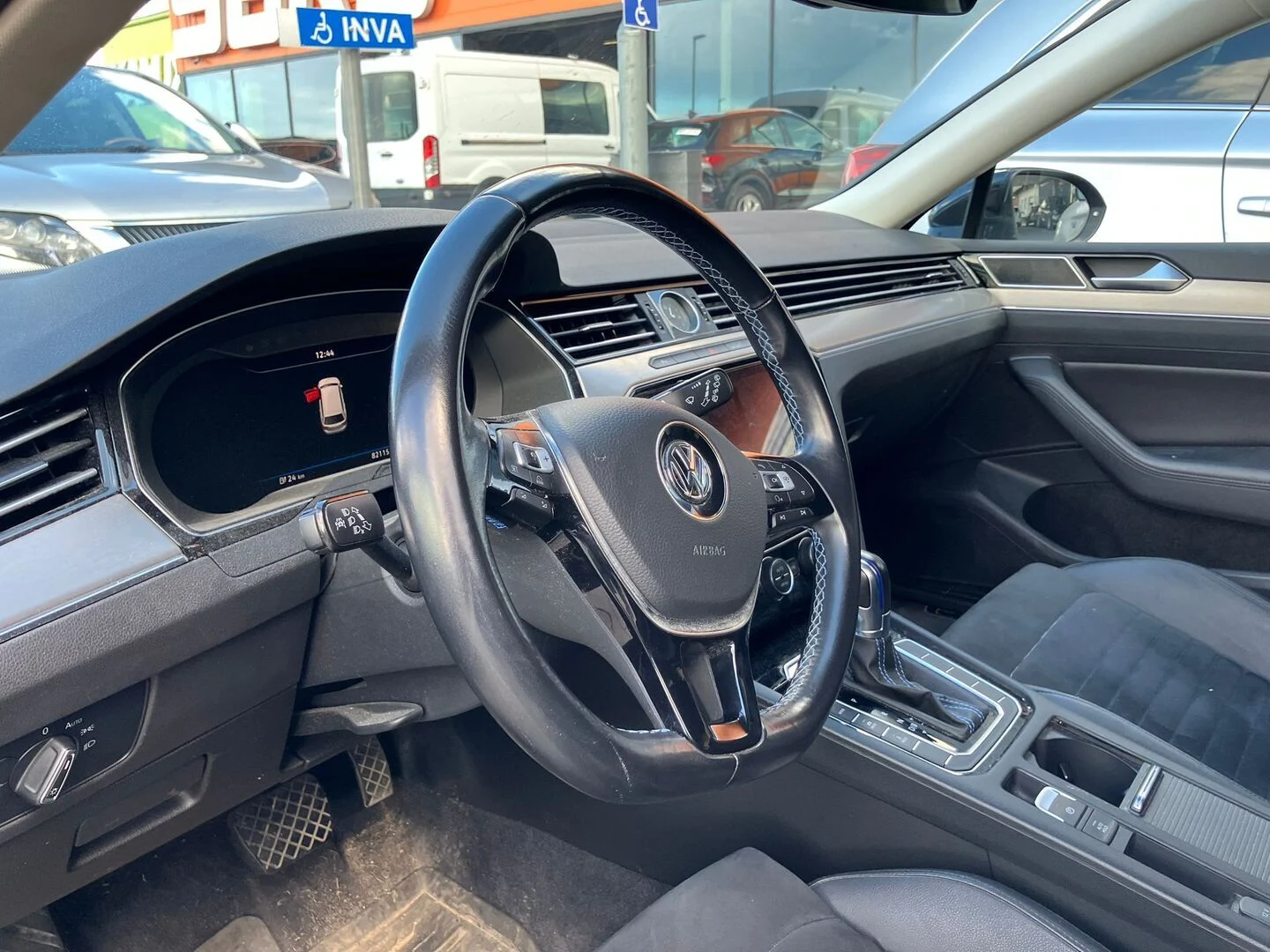 Car Image - 8vcMGfzGYHVrKLETBvMzj