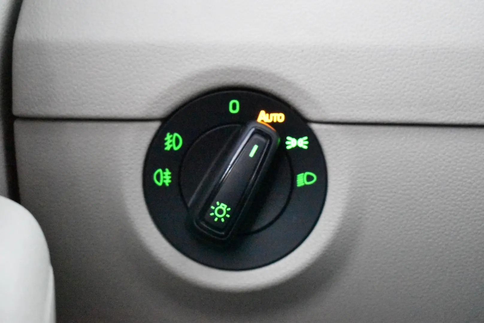 Car Image - 7jEO6Wez4FasiXAKUgp8I2