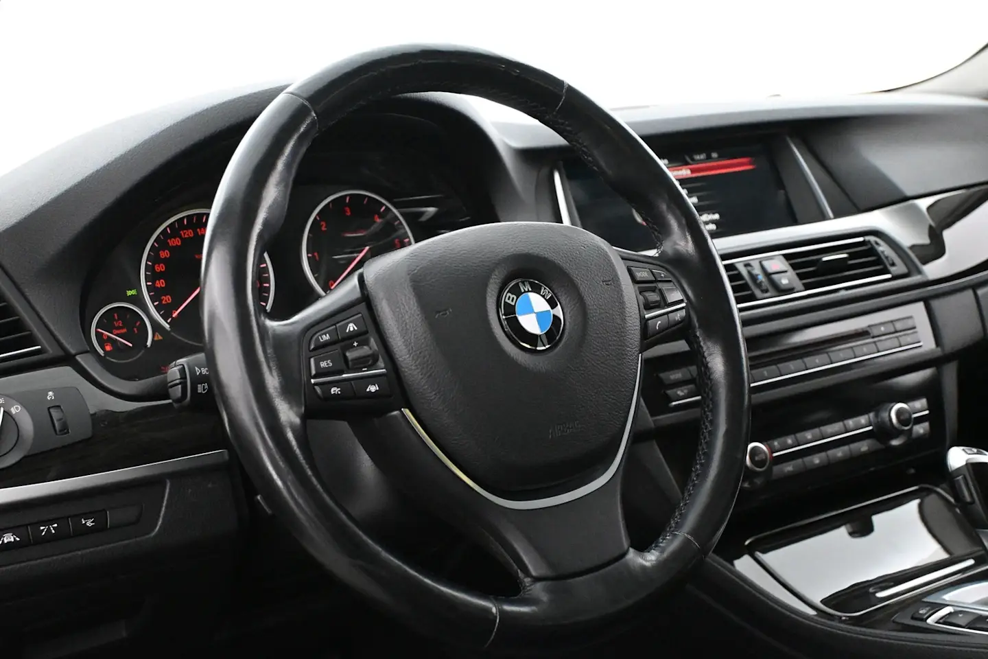 Car Image - 2xw77m5w355Yamdi1dH8NQ