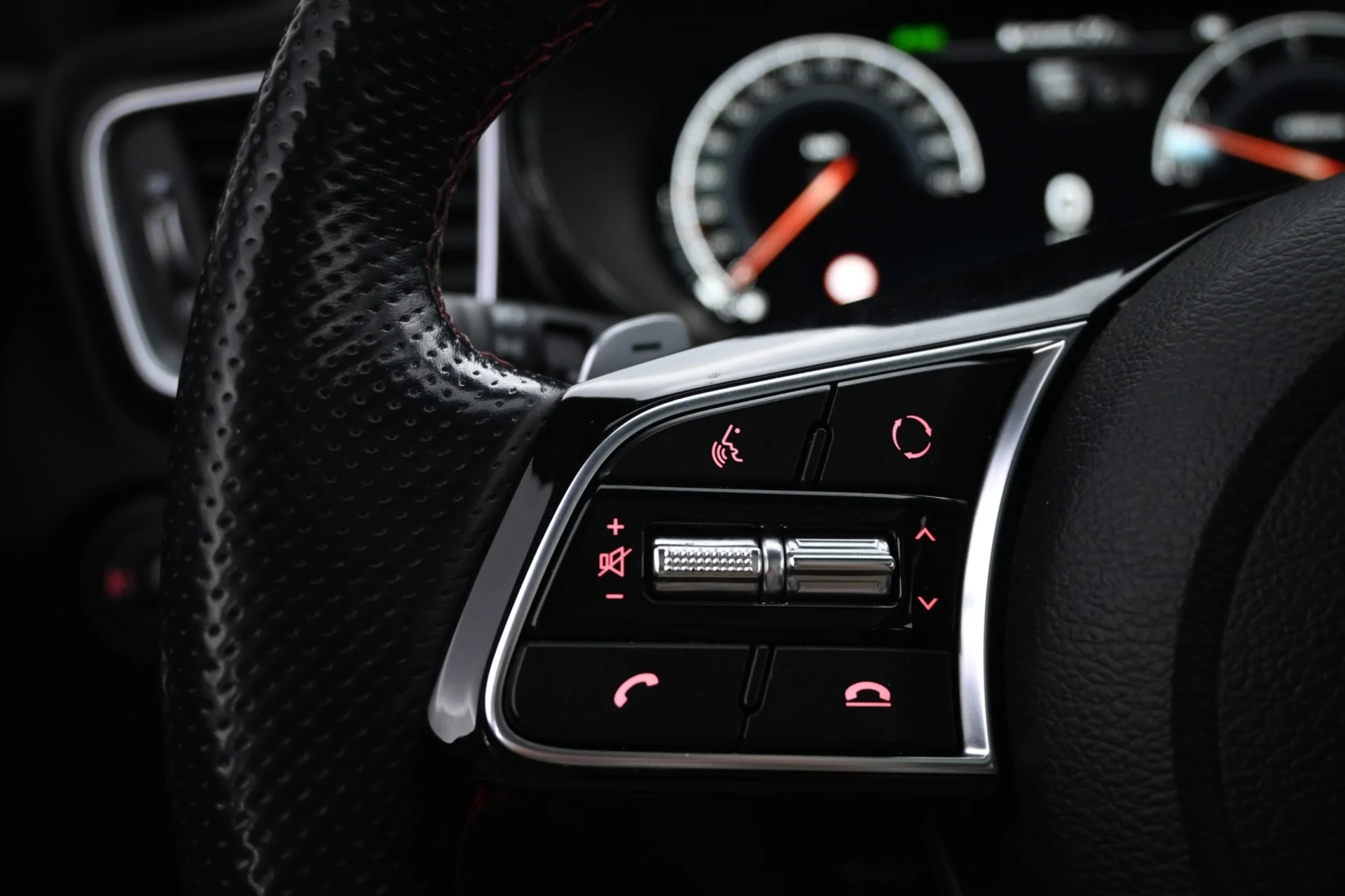 Car Image - mr4hubhrH98AgNowZc5Sc
