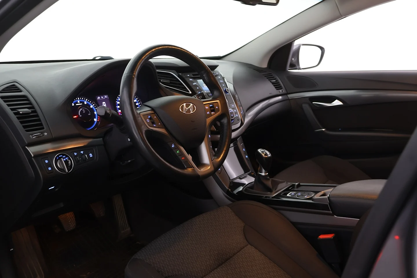 Car Image - 7dv3yMx4UUSjjtZIjoiZXR
