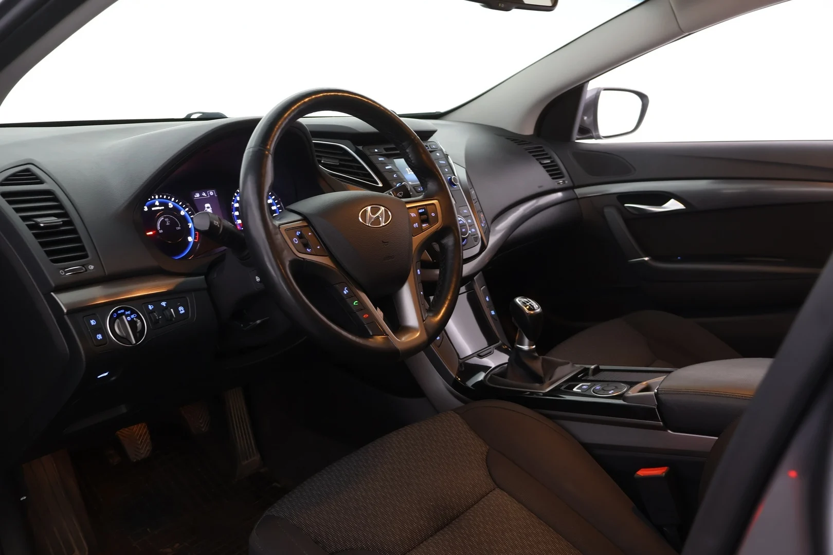 Car Image - 7dv3yMx4UUSjjtZIjoiZXR