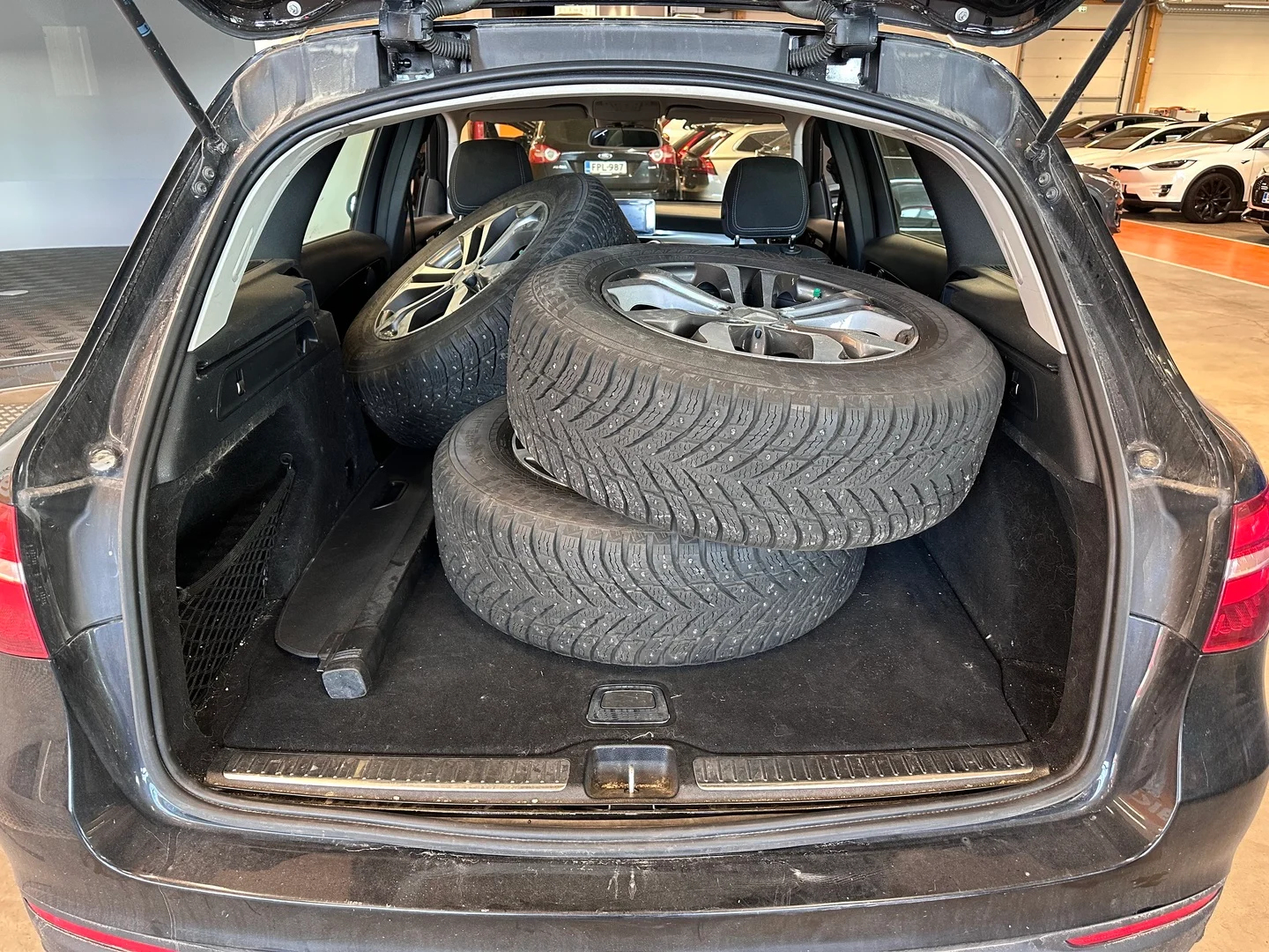 Car Image - 6E6s4h8zbU777oEIbYNiBZ