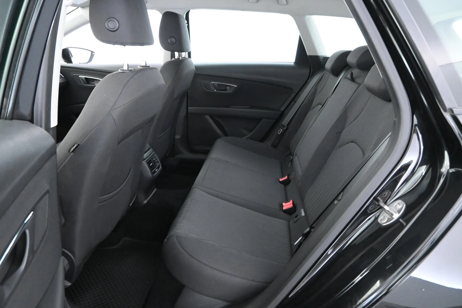 Car Image - 3g9YJx4jrkmyvwYNse6mg3