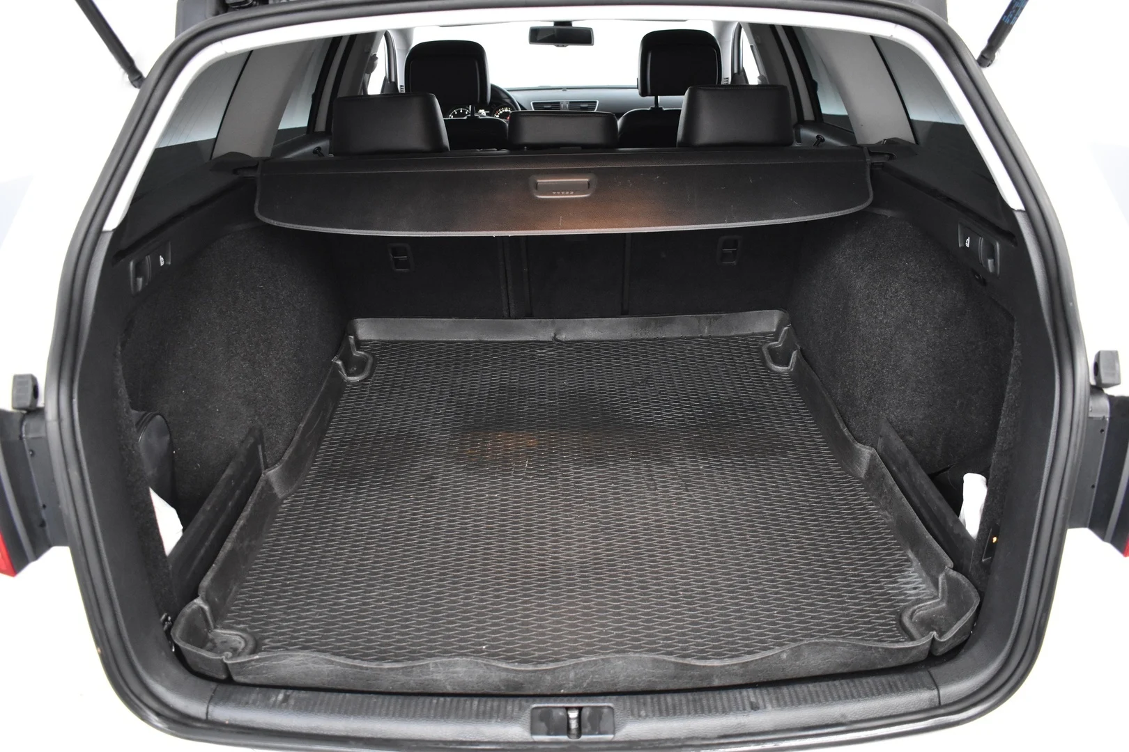 Car Image - 3hsfGlpzo7afWiyWjl6duT