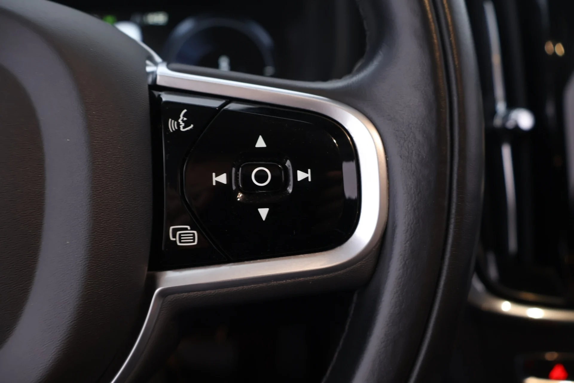 Car Image - 2MvNOmtj6E1y3790IpoPHi