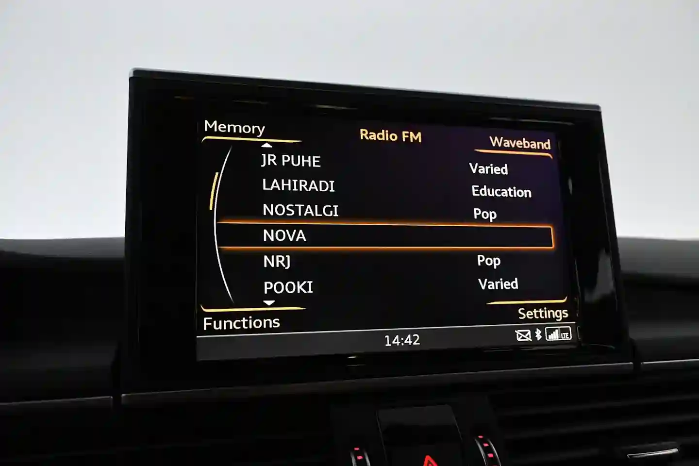 Car Image - 4vZA4TXxZTKUvXRzIKnhdy