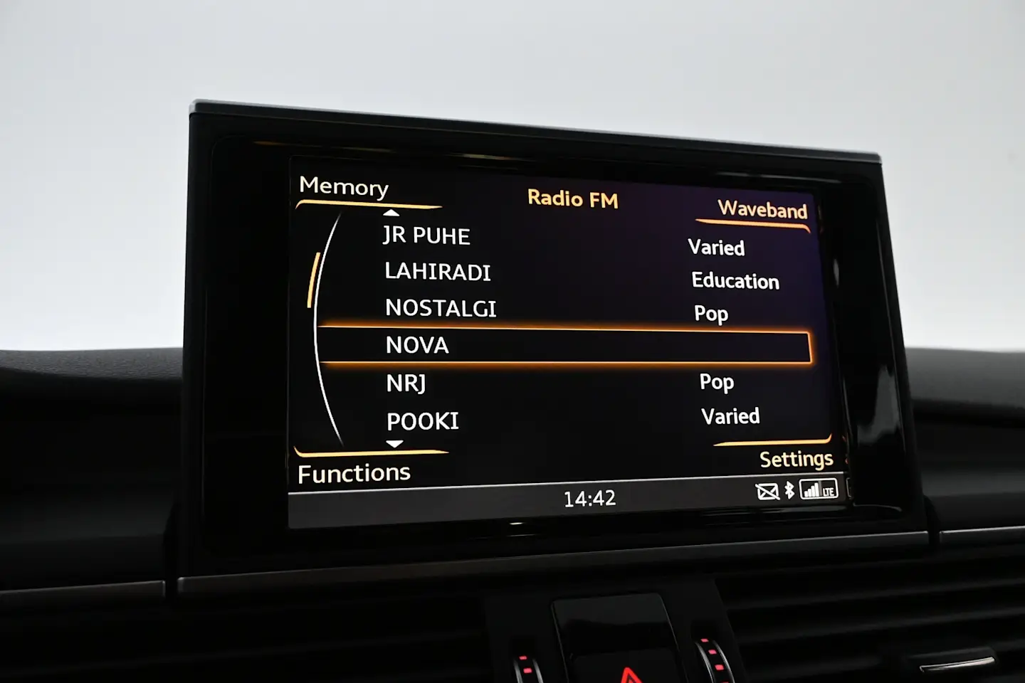 Car Image - 4vZA4TXxZTKUvXRzIKnhdy