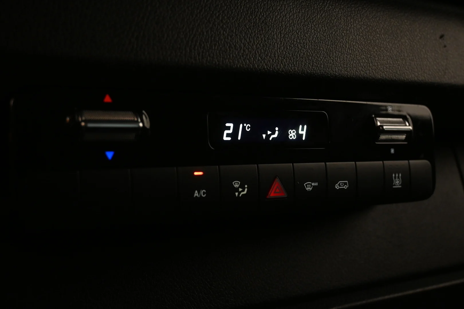 Car Image - 7eiNfV2ME8gYSW3vamd9YL