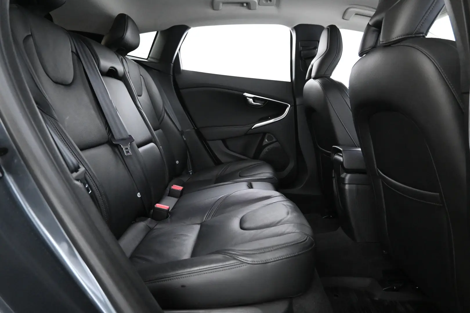 Car Image - 4UUtbR0MF4TY3QgRmK6hjS