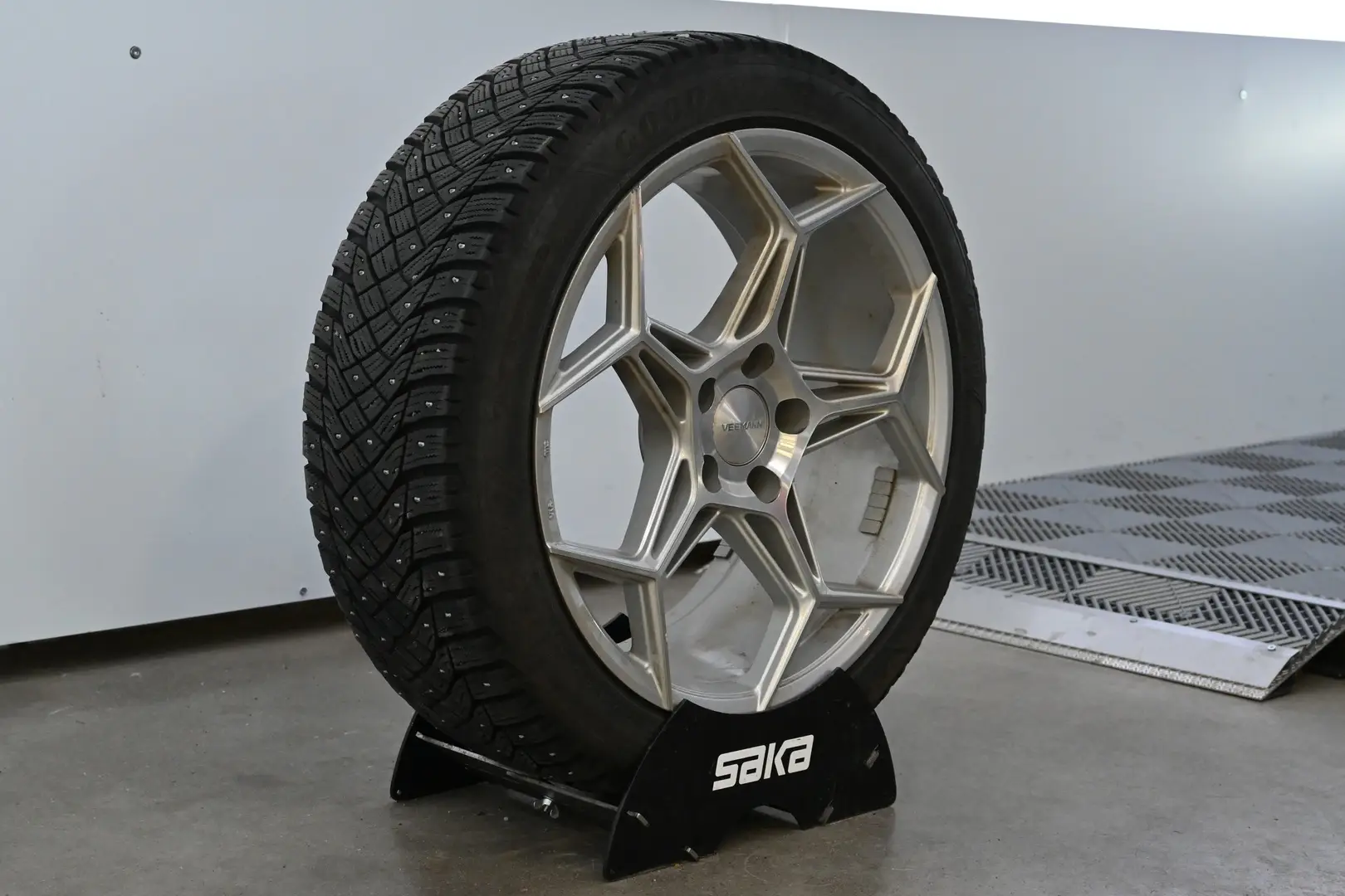 Car Image - 7dHGid6Zq1DvDHPy2uqlW5