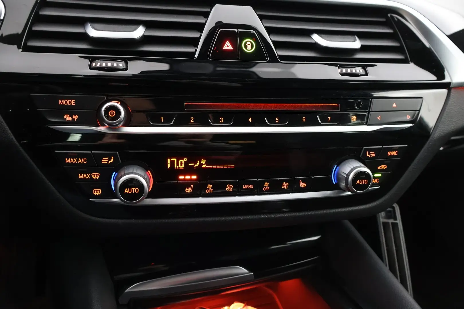 Car Image - 3BNxCmFfUFrczdYpAF295Y