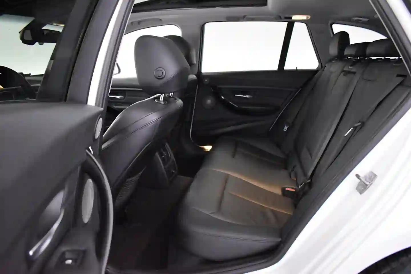 Car Image - 4SM11ISyVva2DsfwpDnnmH