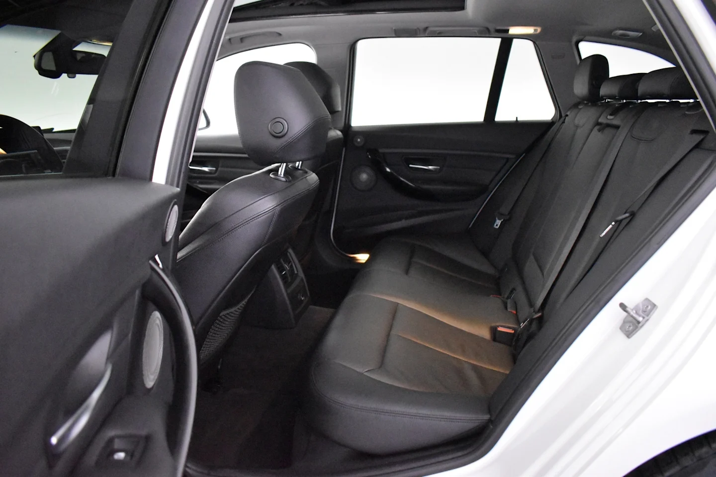 Car Image - 4SM11ISyVva2DsfwpDnnmH