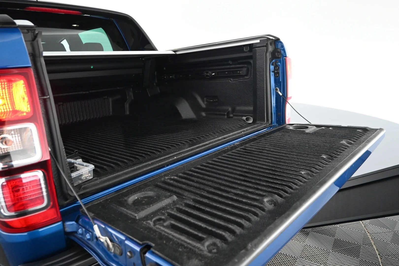 Car Image - 6uJR52mDdRDcJqbXLdAs6M