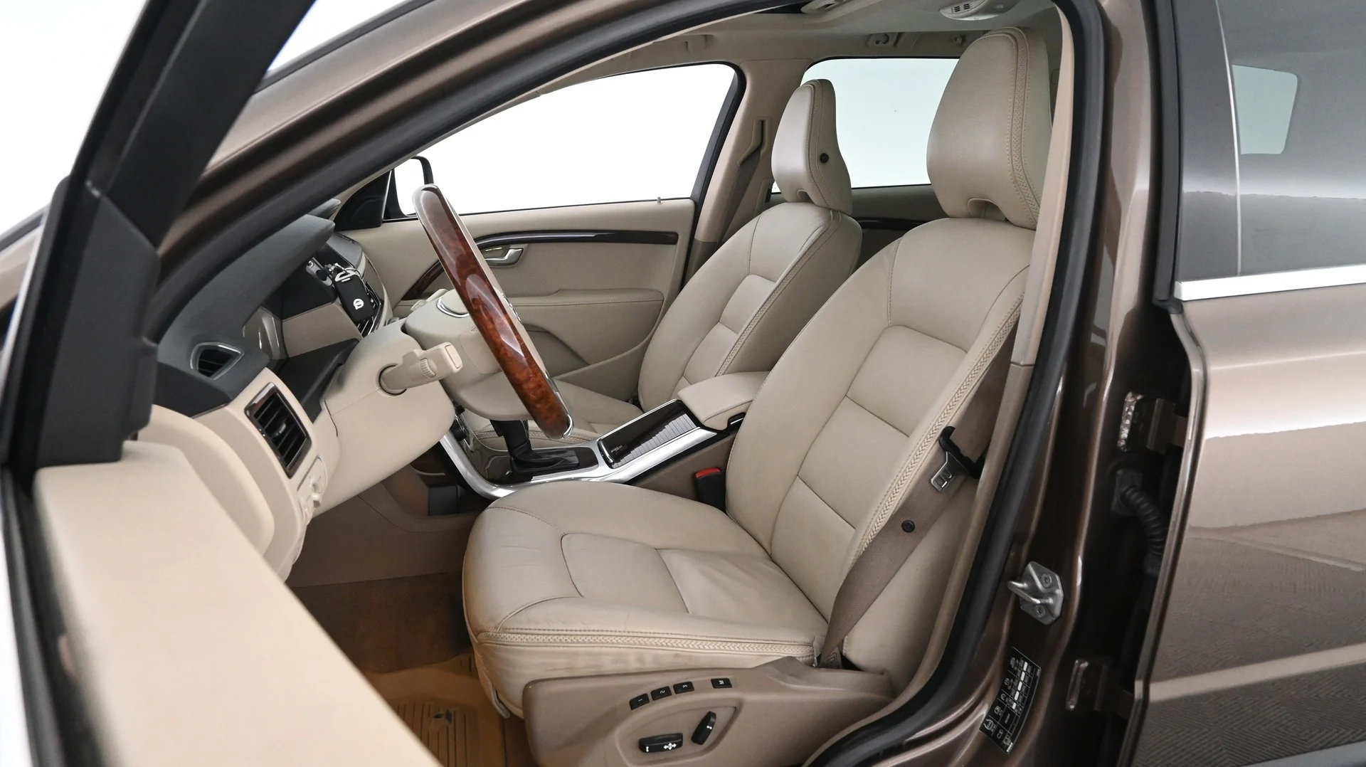 Car Image - 4c9DYHGCBFDJ7GcaUwdlZr