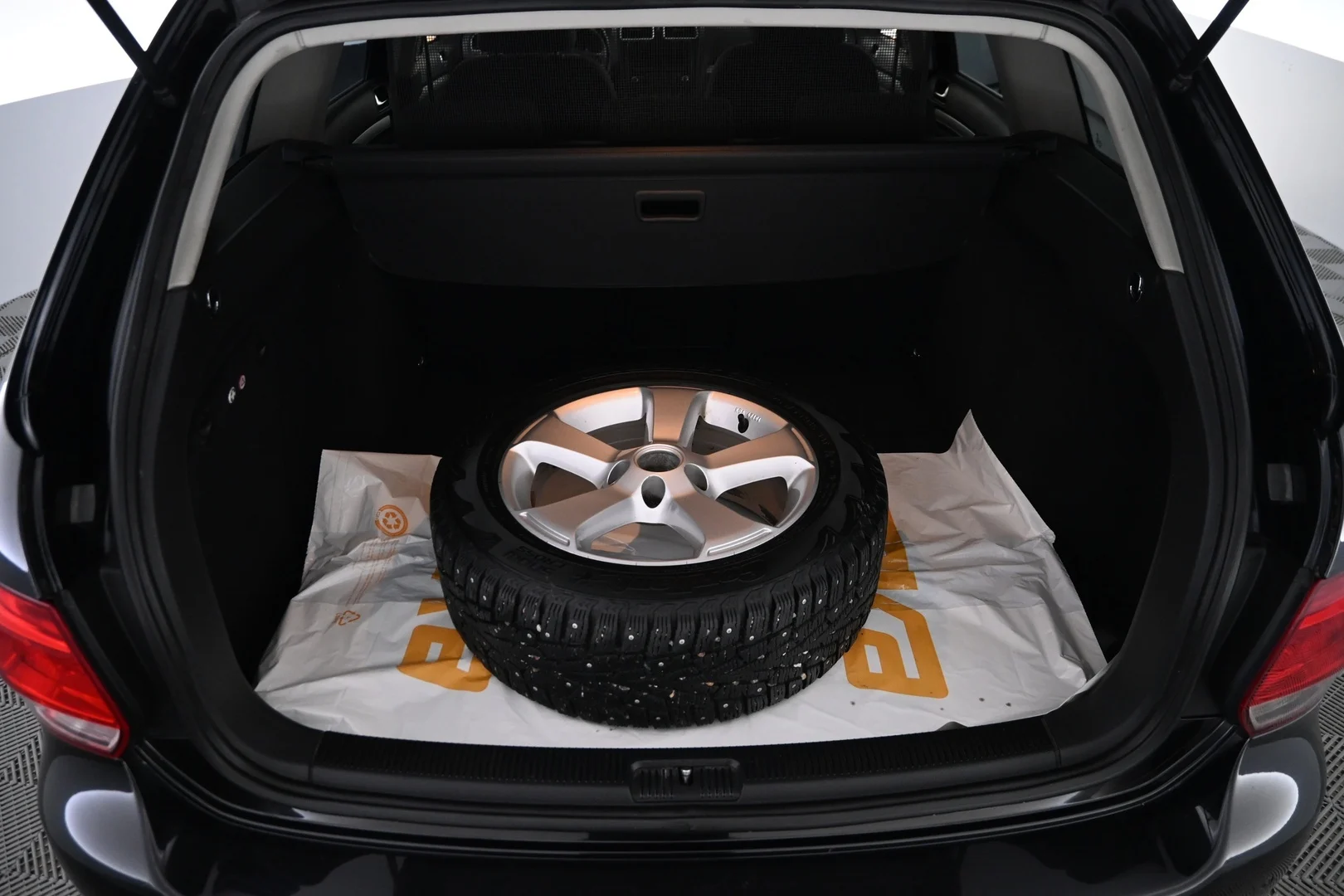 Car Image - 15GB2symRfGjtd1D8GNRcg