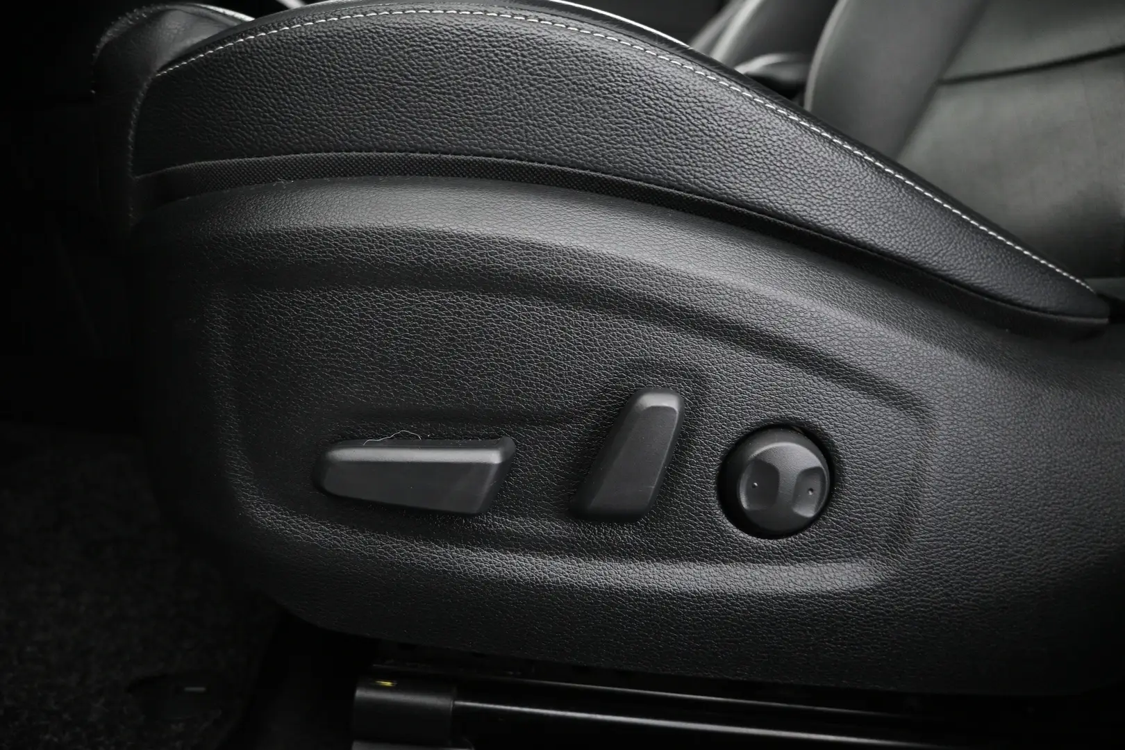 Car Image - 1Ip6NlMuVcgY8VkT6X66us
