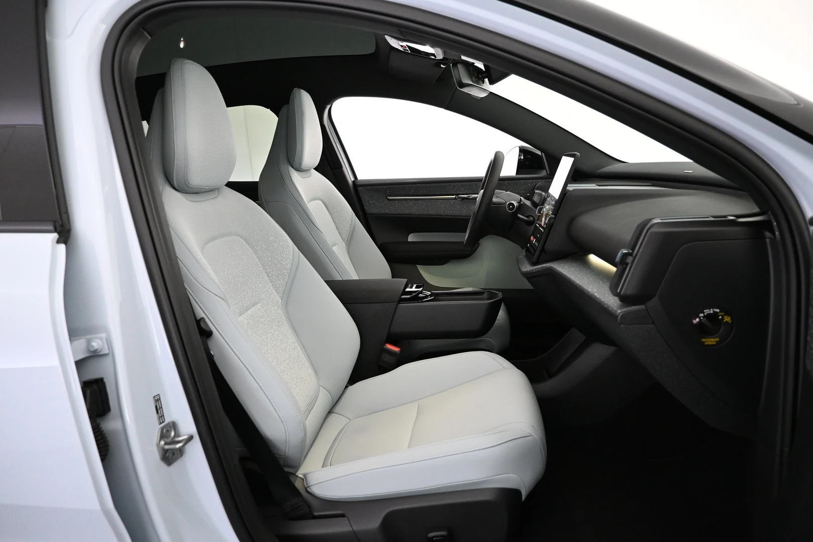 Car Image - 9LNgzKMCmvwVSeQDCtLk7