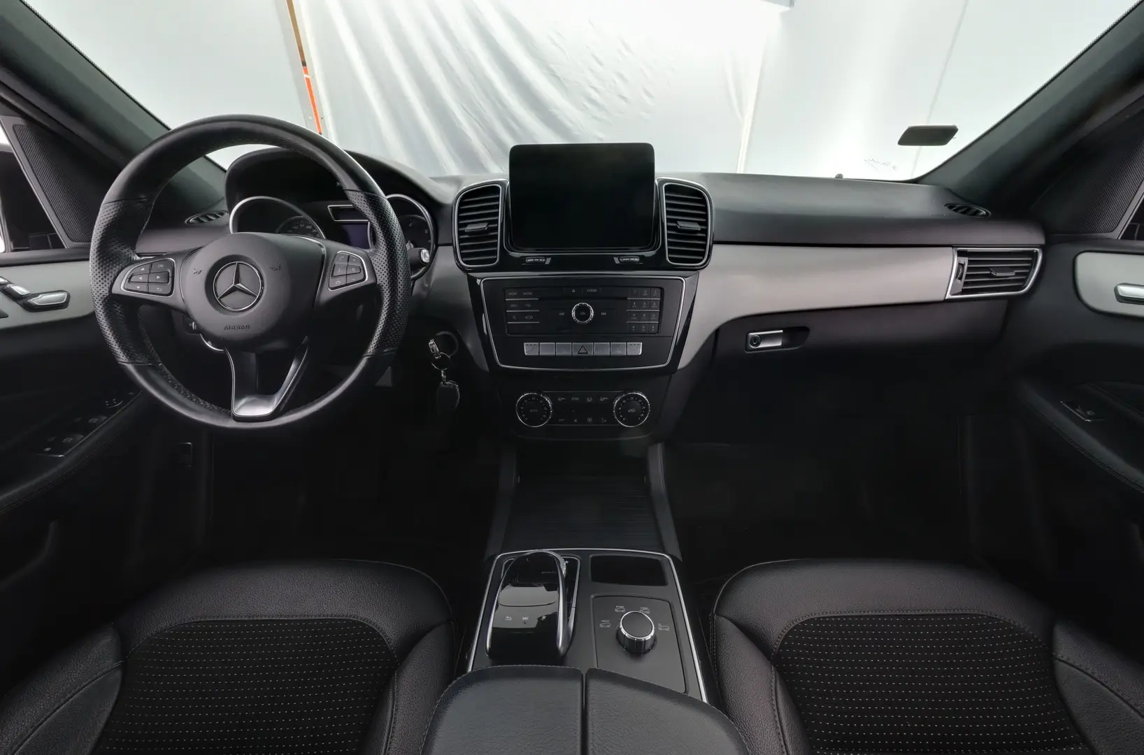 Car Image - R0DWI4NTKjW7Dgb7DUhPV