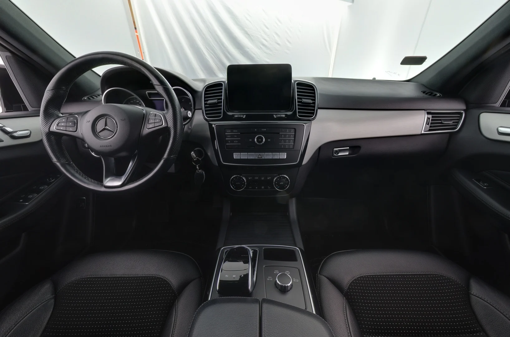 Car Image - R0DWI4NTKjW7Dgb7DUhPV