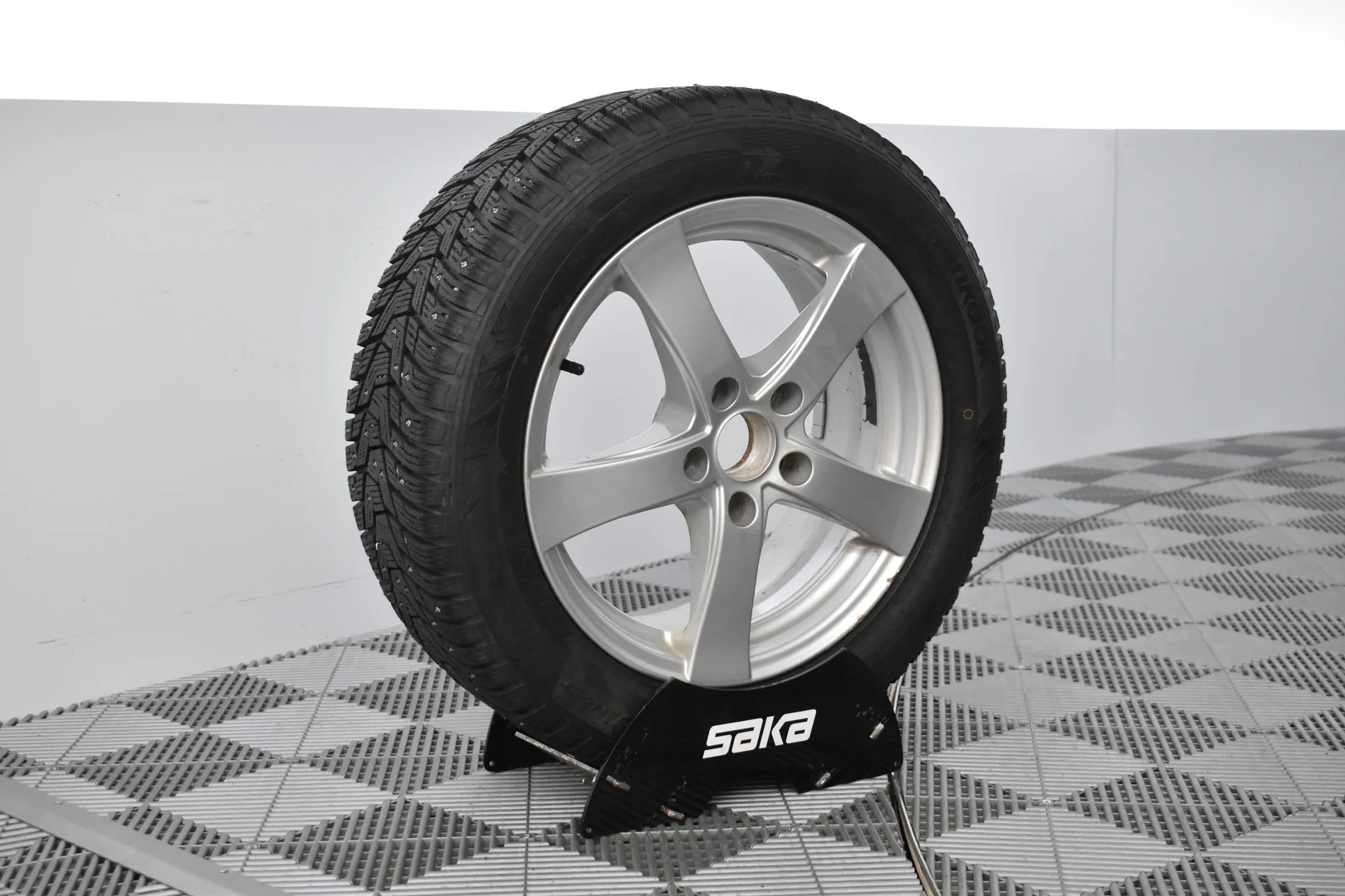 Car Image - 2DwVDjKwmhbReLruJUitrG