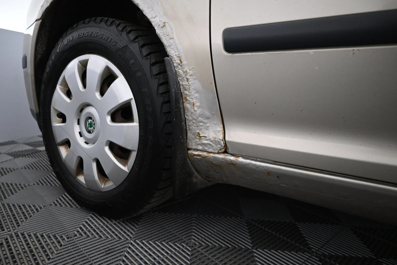 Car Image - 2UQ77m6uu0Oty9Taci46ns