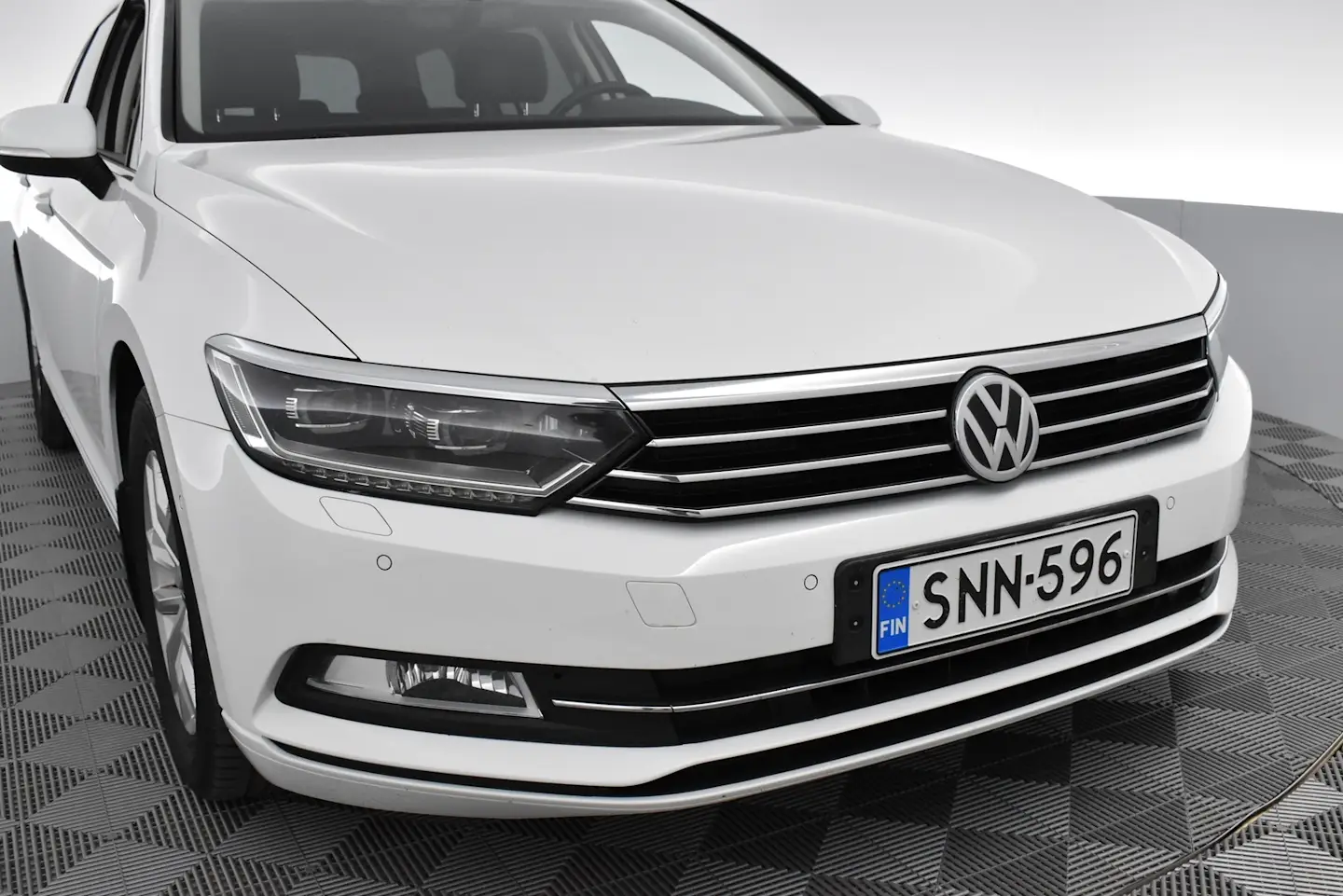 Car Image - xeNeqONuDRp5BkaNrEHwR