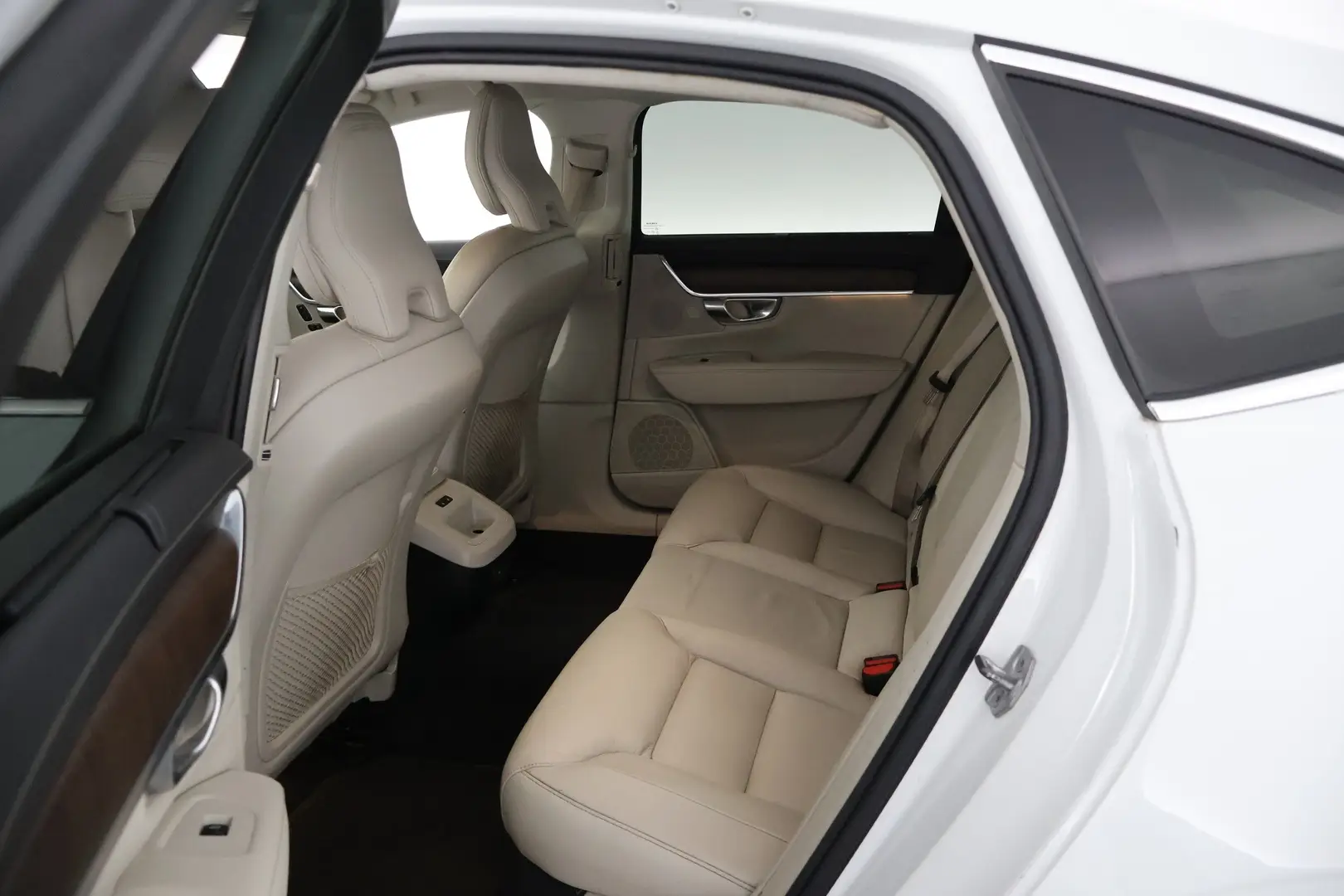 Car Image - rsrT9txfg9CElAnVdHzcE