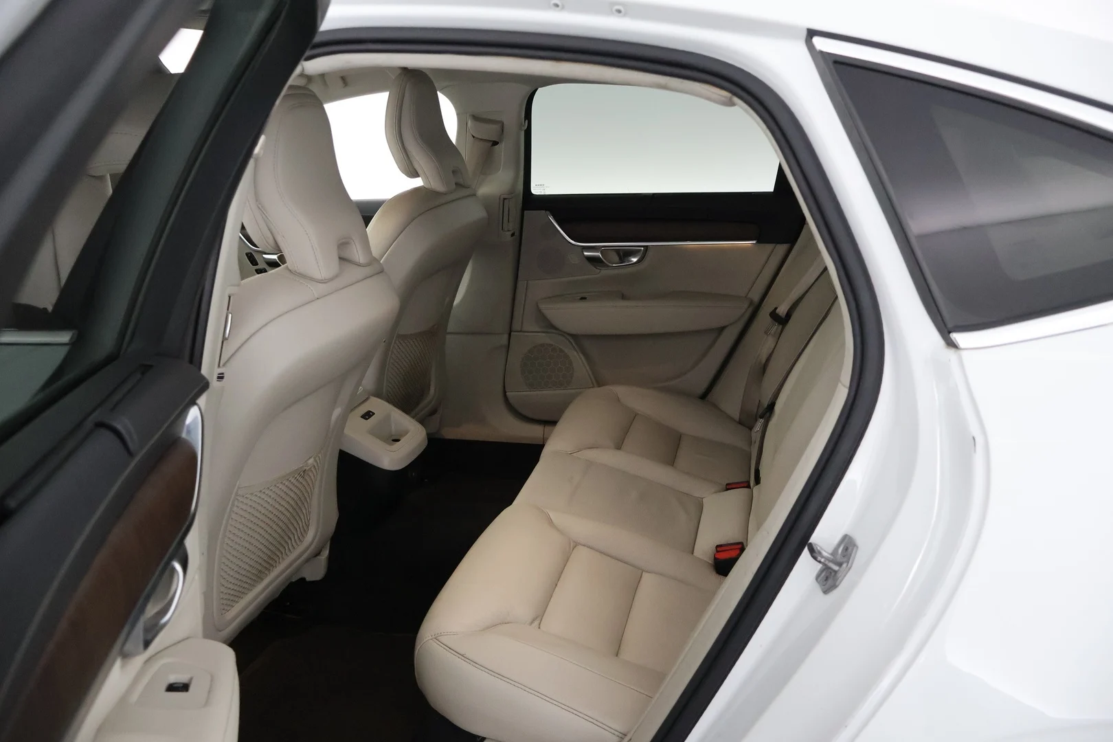 Car Image - rsrT9txfg9CElAnVdHzcE