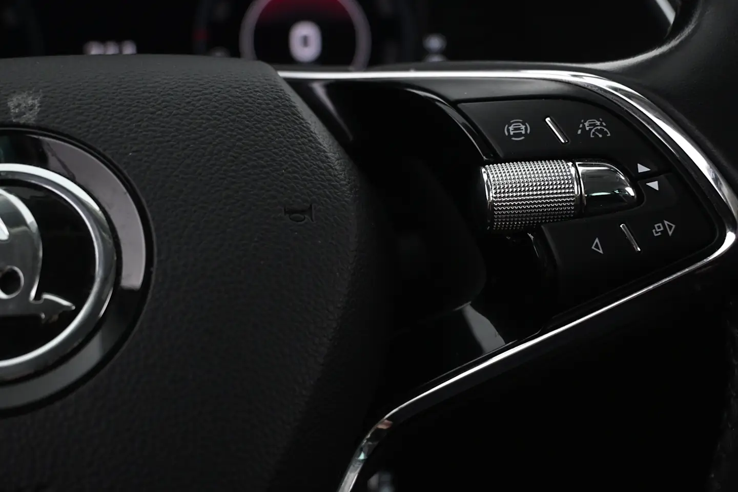 Car Image - 18XN1WL3c4vSF55U1BgOzL
