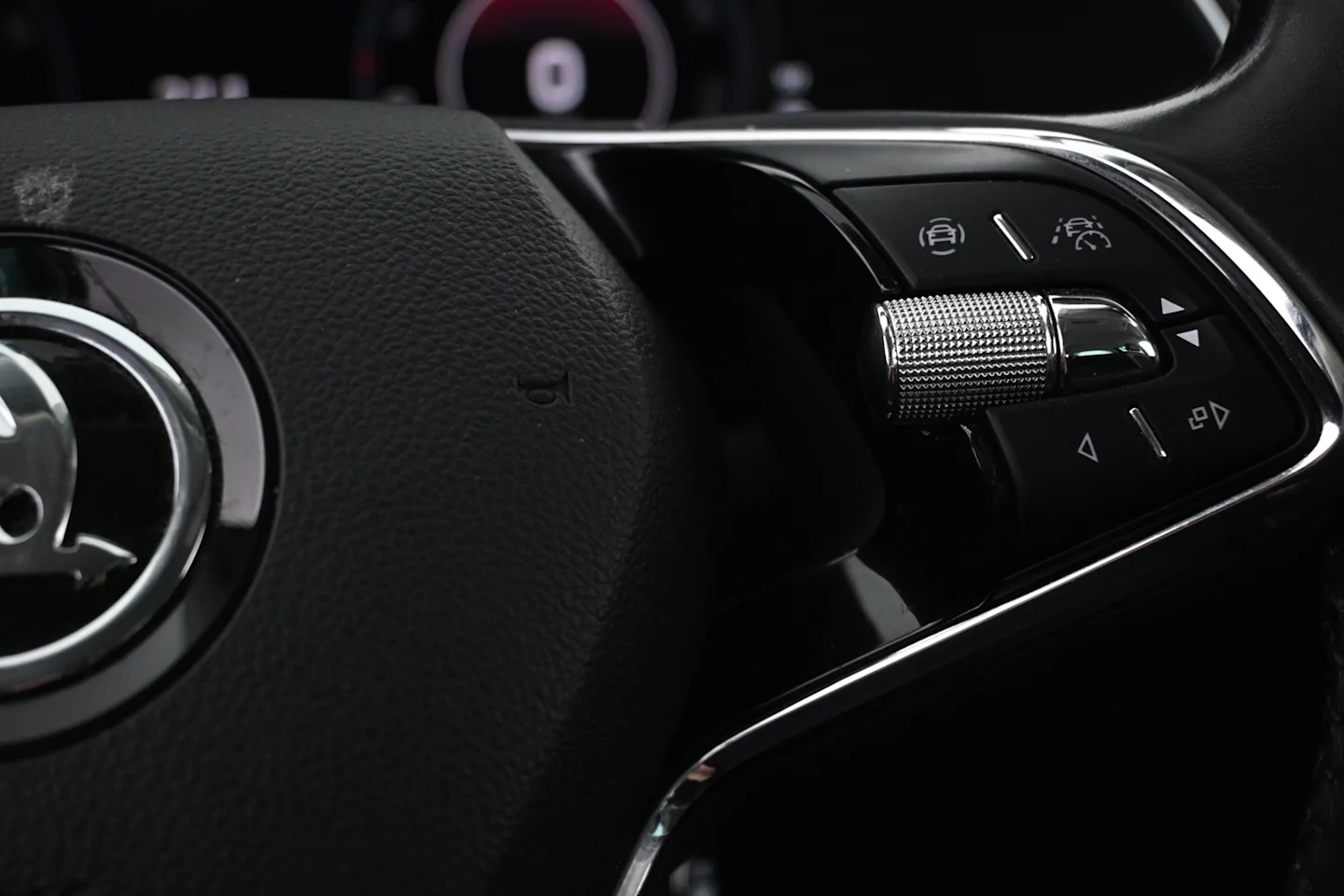 Car Image - 18XN1WL3c4vSF55U1BgOzL