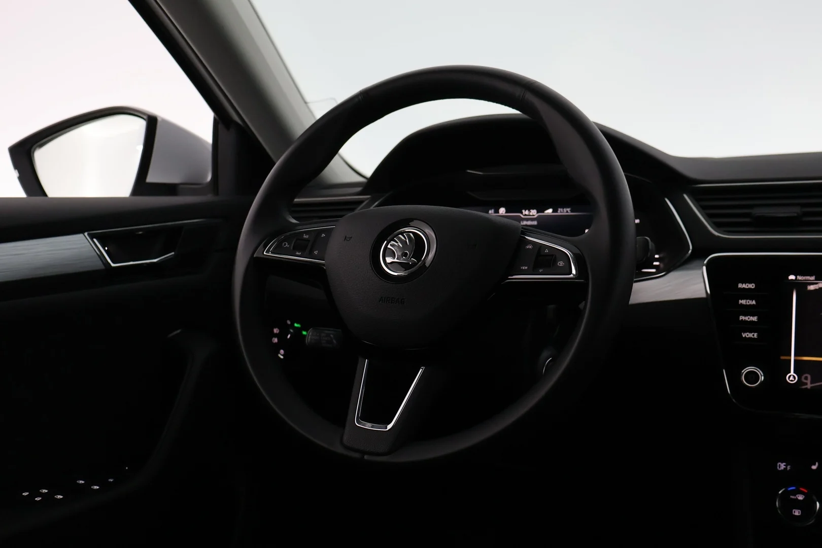 Car Image - 2It9zYIbAXGN6xDKnRlxF0