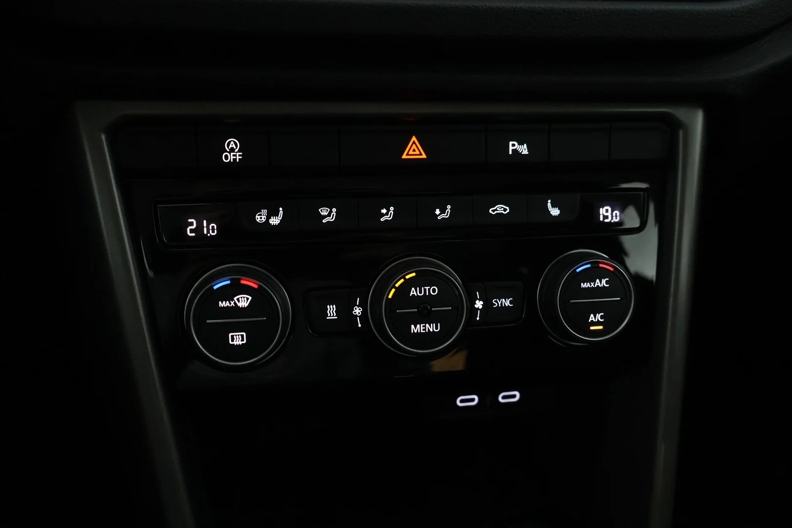 Car Image - 17B02c3sL5Miefy4XHhD1M